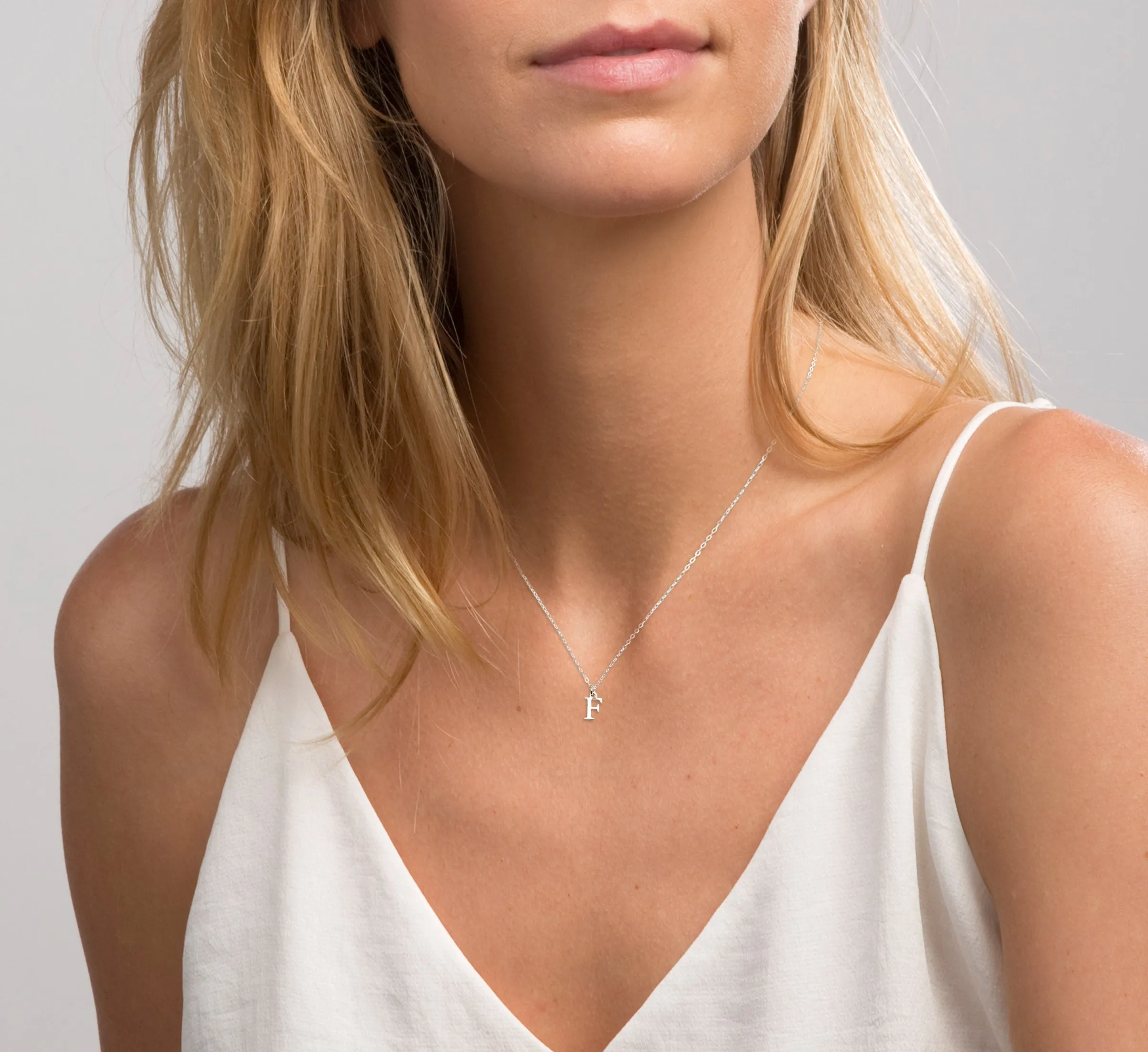 Tiny letter necklace - An initial necklace - CG468N.