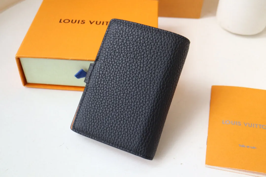 VERTICAL COMPACT WALLET BLACK CAPUCINES